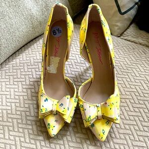 Betsey Johnson Yellow Floral Stilettos 8.5